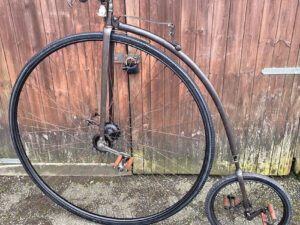 LOT 91 1891 RUDGE PNEUMATIC ORDINARY 45″ WHEEL TWIN DRIVE