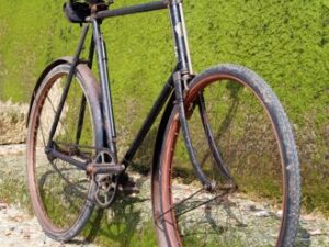 LOT 82 1903 METEOR ROVER No 2