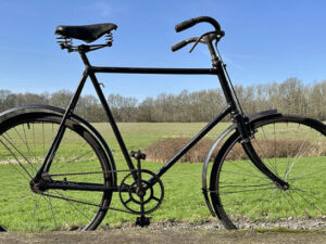 LOT 80 1904 IMPERIAL ROVER