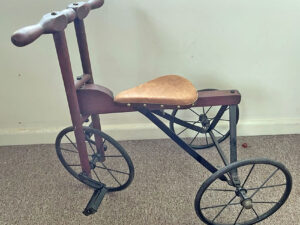 LOT 03 1900 WOODEN CHILDREN'S TRICYCLE